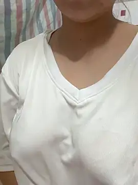 Snapshot of nhungbaby12 chatting on 12, 7, 2026 nhungbaby12 online show from 12, 7, 2026