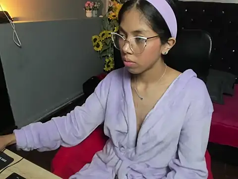 Snapshot of MelanieRousse chatting on 3, 7, 2026 MelanieRousse online show from 3, 7, 2026
