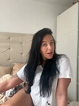 Snapshot of Lucy-White-69 chatting on 5, 7, 2026 Lucy-White-69 online show from 5, 7, 2026