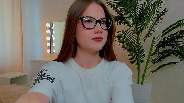 Snapshot of RobinFloros chatting on 6, 7, 2026 RobinFloros online show from 6, 7, 2026