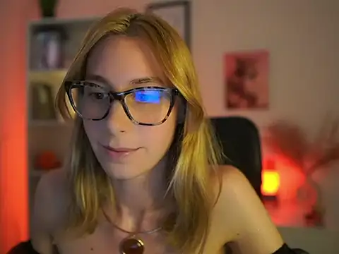 Snapshot of RachelMoore18 chatting on 6, 7, 2026 RachelMoore18 online show from 6, 7, 2026