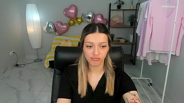 Snapshot of KarenCarson chatting on 12, 7, 2026 KarenCarson online show from 12, 7, 2026
