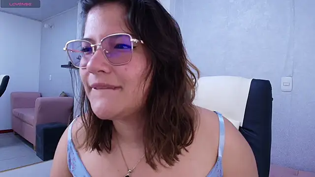 Snapshot of Lucero_Angels chatting on 8, 7, 2026 Lucero Angels online show from 8, 7, 2026