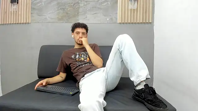 Snapshot of LUCA_GREEND chatting on 15, 7, 2026 LUCA GREEND online show from 15, 7, 2026
