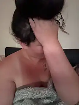 CurvyScarlett69xx online show from 26, 7, 2026
