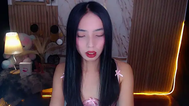 Trans yvone online show from 22, 7, 2026