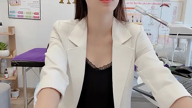 Snapshot of Katy_Bae chatting on 7, 11, 2025 Katy Bae online show from 7, 11, 2025