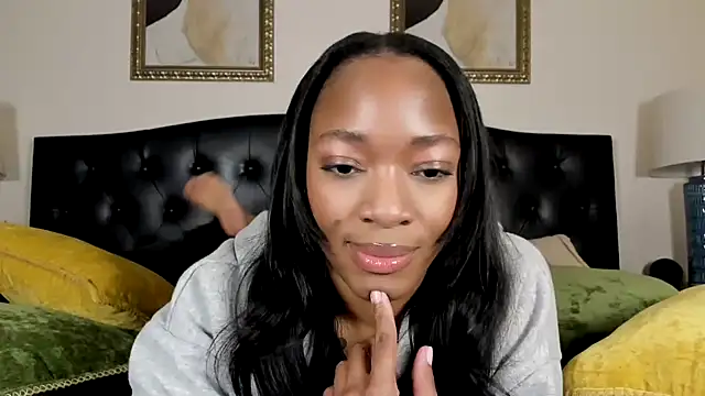 nicolesolace online show from 20, 2, 2025