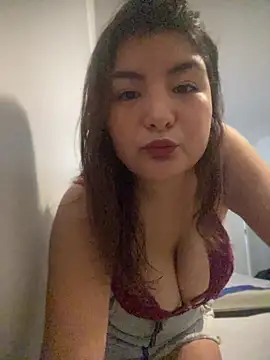 Snapshot of SofiaDinamita chatting on 4, 8, 2026 SofiaDinamita online show from 4, 8, 2026