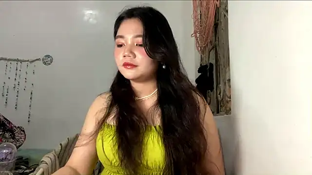 Snapshot of YasminMunir chatting on 2, 8, 2026 YasminMunir online show from 2, 8, 2026