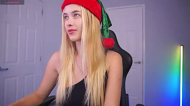 Snapshot of DanikaDillan chatting on 24, 12, 2024 DanikaDillan online show from 24, 12, 2024