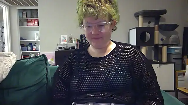 Snapshot of TreatLucky chatting on 4, 8, 2026 TreatLucky online show from 4, 8, 2026