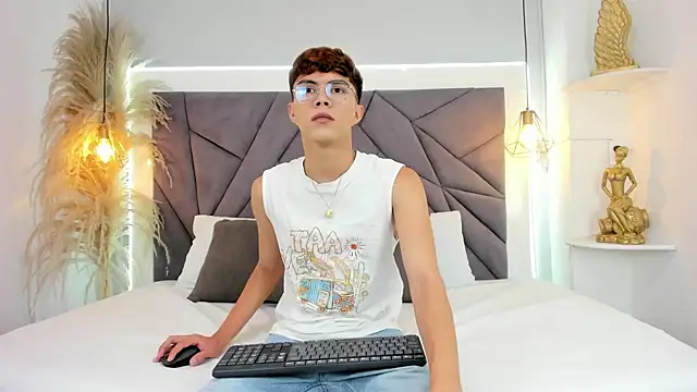 Snapshot of ErickDelRio chatting on 4, 8, 2026 ErickDelRio online show from 4, 8, 2026