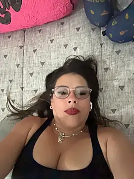 Snapshot of Lauren_Bond chatting on 4, 8, 2026 Lauren Bond online show from 4, 8, 2026