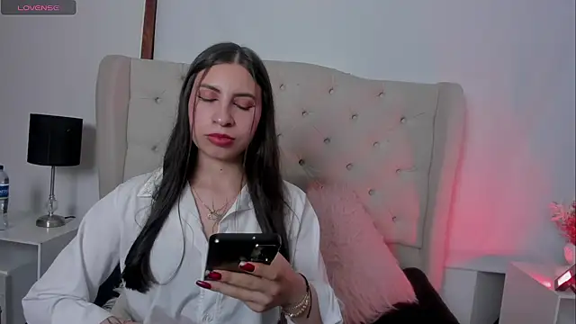 EmmillyQueen online show from 7, 8, 2026