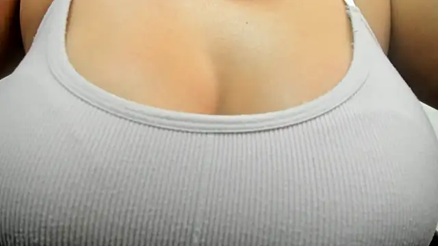 Snapshot of Emilia_Betancourt0923 chatting on 8, 8, 2026 Emilia Betancourt0923 online show from 8, 8, 2026
