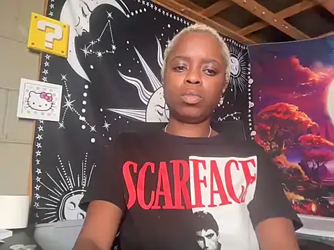 Snapshot of SimoneSavage chatting on 8, 11, 2025 SimoneSavage online show from 8, 11, 2025