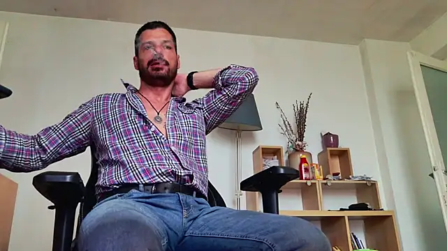 Snapshot of ChrisKox chatting on 20, 5, 2026 ChrisKox online show from 20, 5, 2026