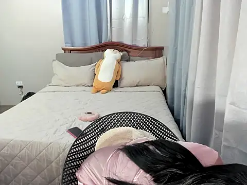 LegendaryNicole online show from 4, 3, 2026