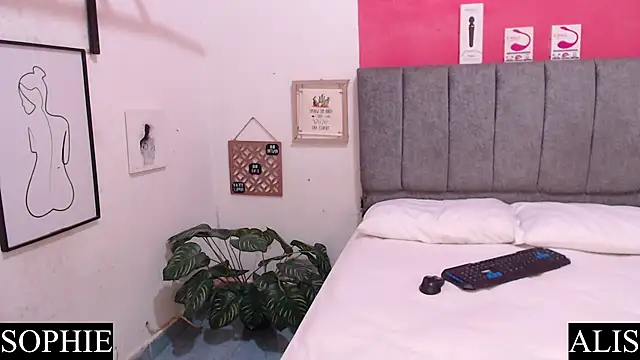 Sophie And Alis online show from 15, 2, 2025