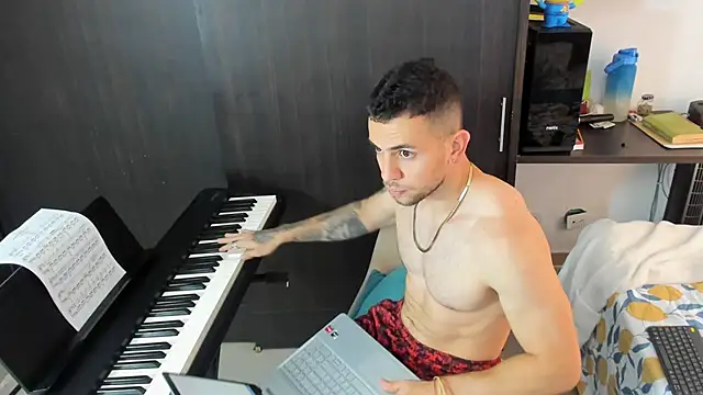 Snapshot of logan_smith chatting on 3, 11, 2025 logan smith online show from 3, 11, 2025