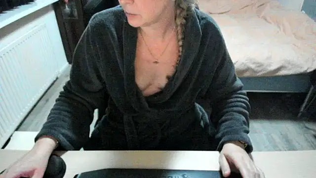 Snapshot of minoesje37 chatting on 16, 2, 2025 minoesje37 online show from 16, 2, 2025