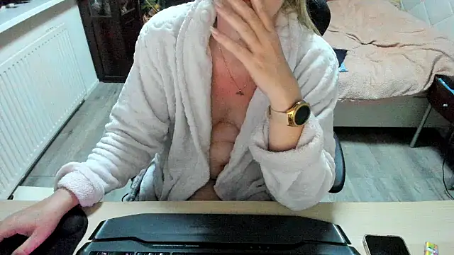 Snapshot of minoesje37 chatting on 8, 3, 2025 minoesje37 online show from 8, 3, 2025