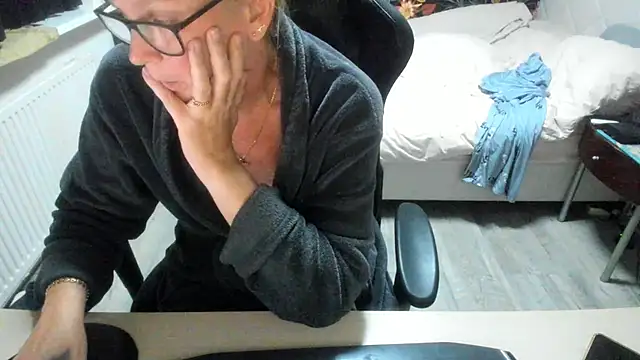 Snapshot of minoesje37 chatting on 14, 9, 2025 minoesje37 online show from 14, 9, 2025