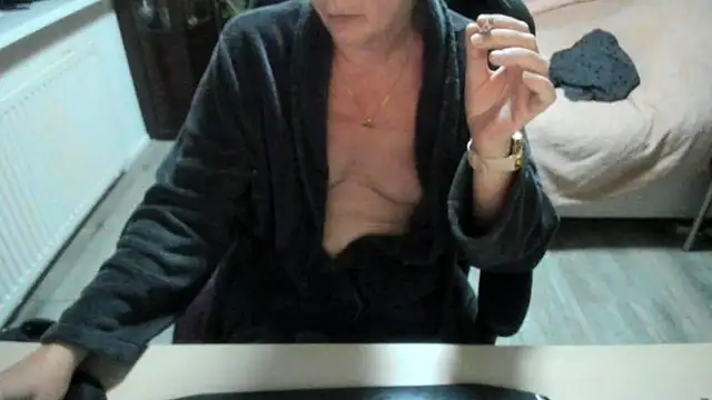 Snapshot of minoesje37 chatting on 21, 10, 2025 minoesje37 online show from 21, 10, 2025