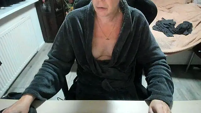 Snapshot of minoesje37 chatting on 23, 10, 2025 minoesje37 online show from 23, 10, 2025