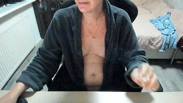 Snapshot of minoesje37 chatting on 1, 11, 2025 minoesje37 online show from 1, 11, 2025