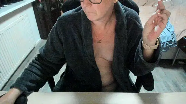 Snapshot of minoesje37 chatting on 3, 11, 2025 minoesje37 online show from 3, 11, 2025