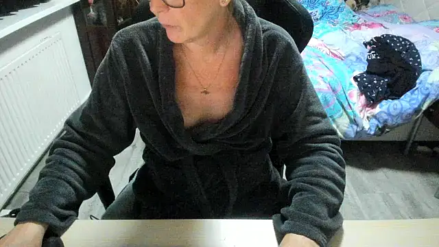 Snapshot of minoesje37 chatting on 10, 11, 2025 minoesje37 online show from 10, 11, 2025