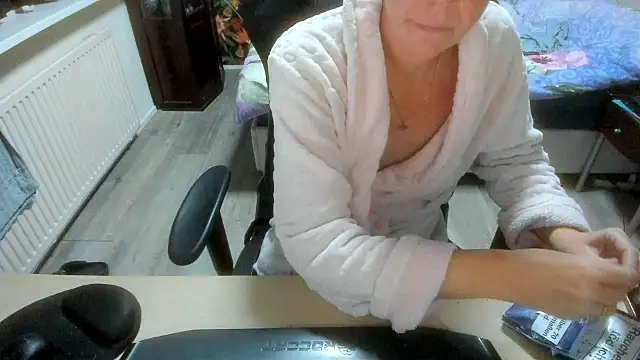 Snapshot of minoesje37 chatting on 1, 12, 2025 minoesje37 online show from 1, 12, 2025