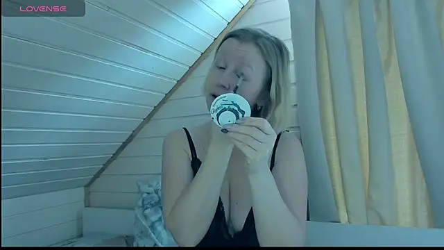 Snapshot of I_AM_MILF chatting on 6, 2, 2025 I AM MILF online show from 6, 2, 2025