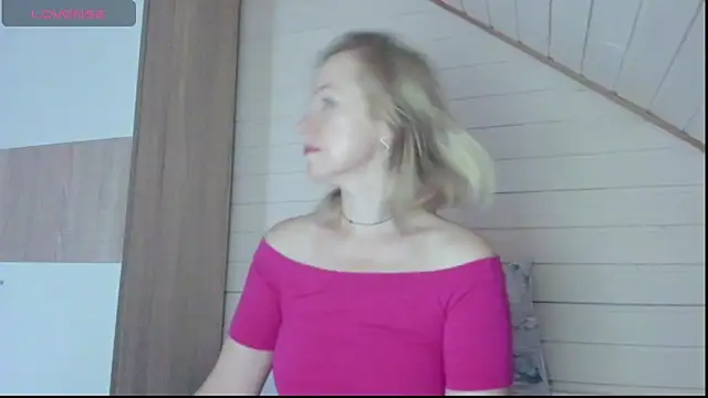 Snapshot of I_AM_MILF chatting on 17, 9, 2025 I AM MILF online show from 17, 9, 2025