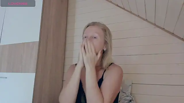 Snapshot of I_AM_MILF chatting on 15, 10, 2025 I AM MILF online show from 15, 10, 2025