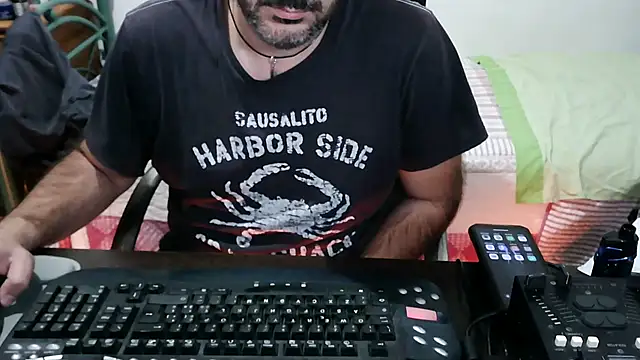 Snapshot of Italian_dark_desire chatting on 19, 11, 2025 Italian dark desire online show from 19, 11, 2025