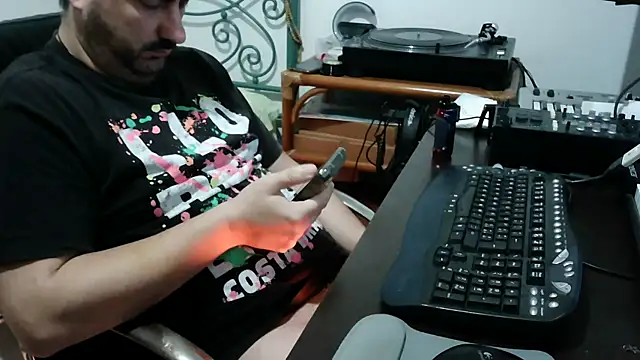 Snapshot of Italian_dark_desire chatting on 26, 11, 2025 Italian dark desire online show from 26, 11, 2025