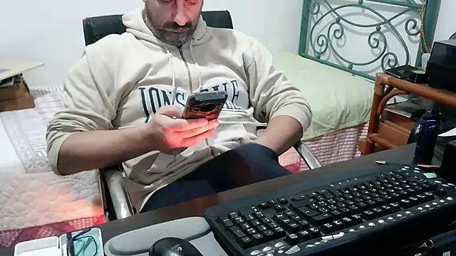 Snapshot of Italian_dark_desire chatting on 17, 12, 2025 Italian dark desire online show from 17, 12, 2025