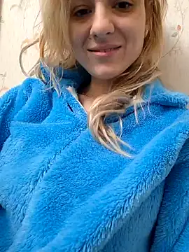 YogisticJuli666 online show from 10, 12, 2024