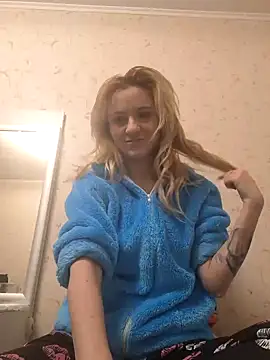 YogisticJuli666 online show from 11, 12, 2024