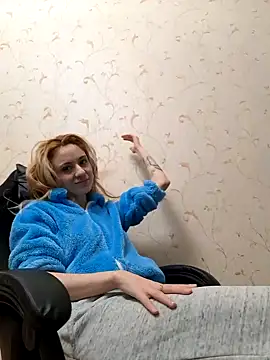 YogisticJuli666 online show from 26, 12, 2024