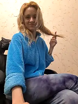 YogisticJuli666 online show from 27, 12, 2024