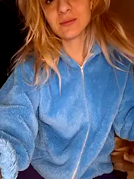 YogisticJuli666 online show from 6, 1, 2025