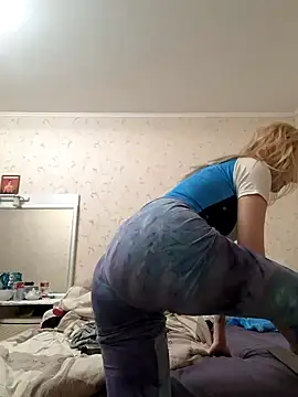 YogisticJuli666 online show from 22, 1, 2025