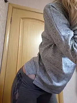 YogisticJuli666 online show from 29, 1, 2025