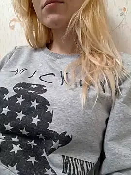 YogisticJuli666 online show from 11, 2, 2025