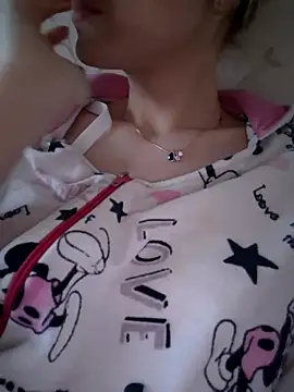 YogisticJuli666 online show from 18, 2, 2025