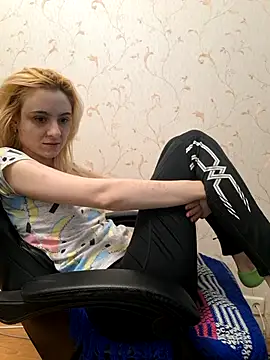 YogisticJuli666 online show from 20, 2, 2025